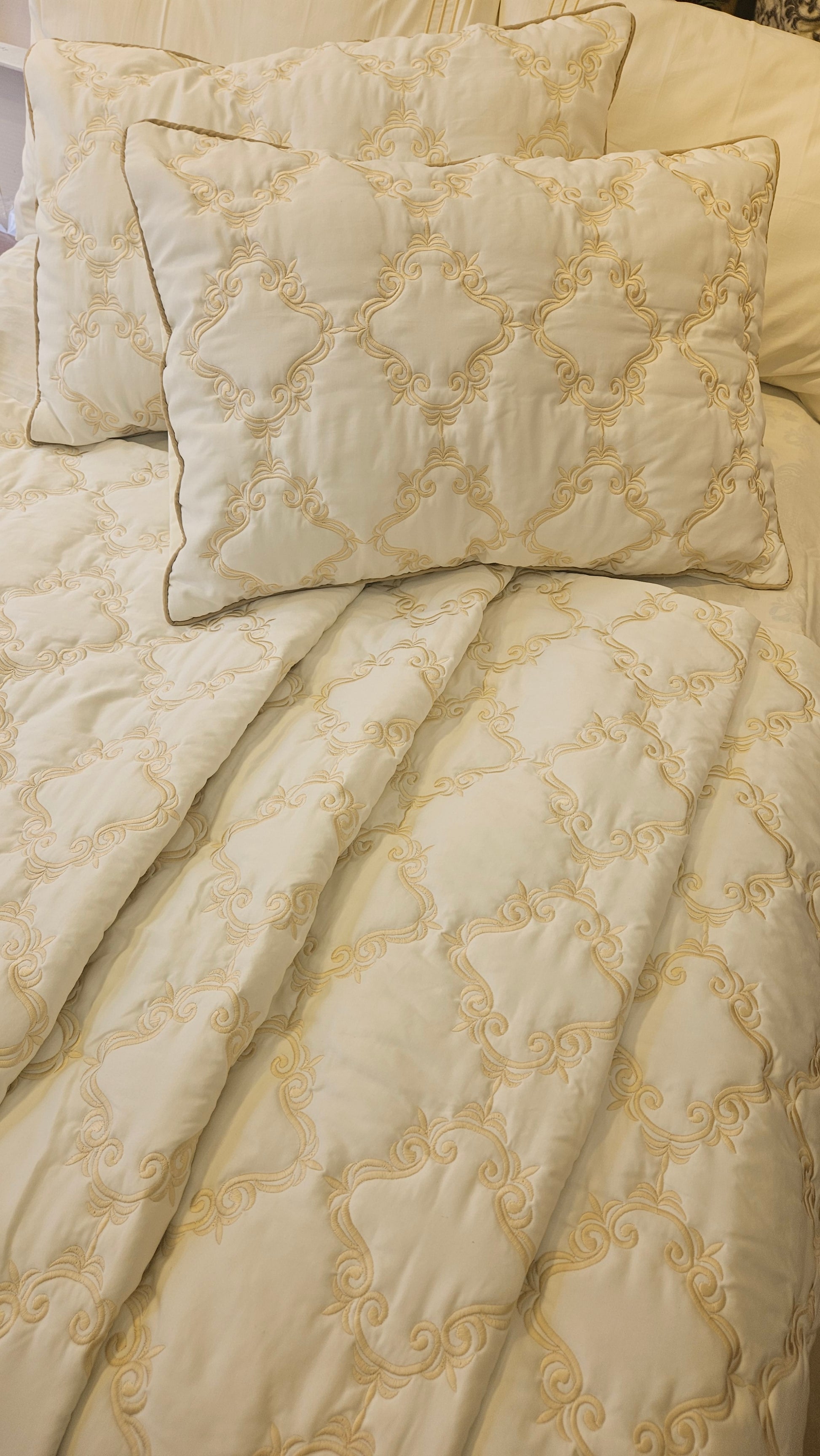 Capitone Embroidered #11