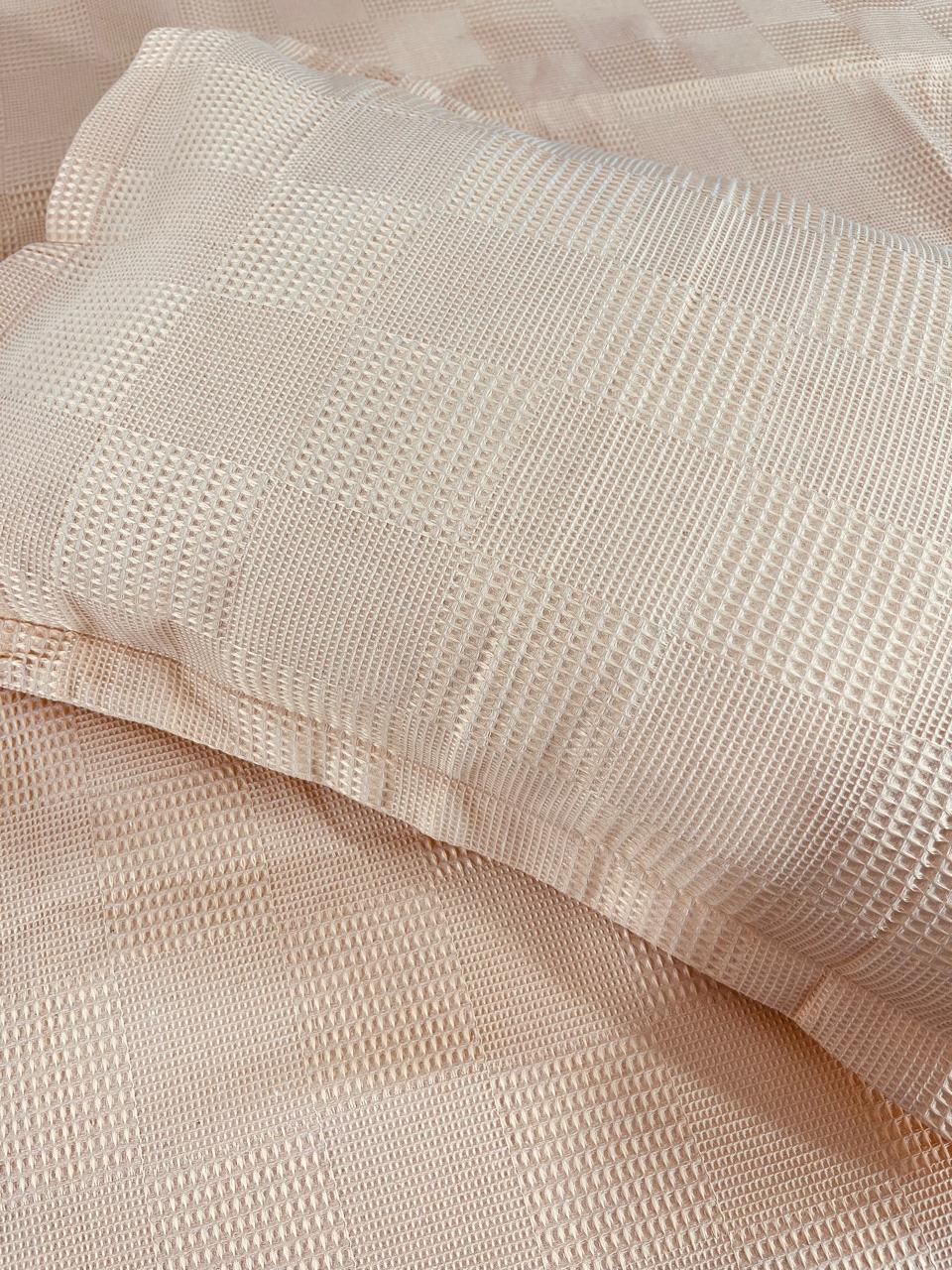 Pique coverlet