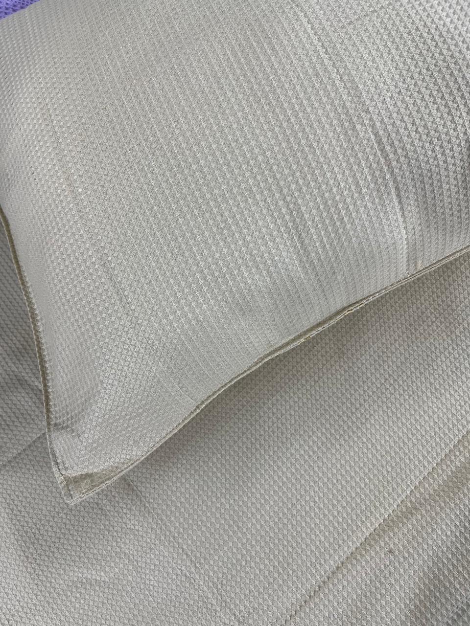 Pique coverlet