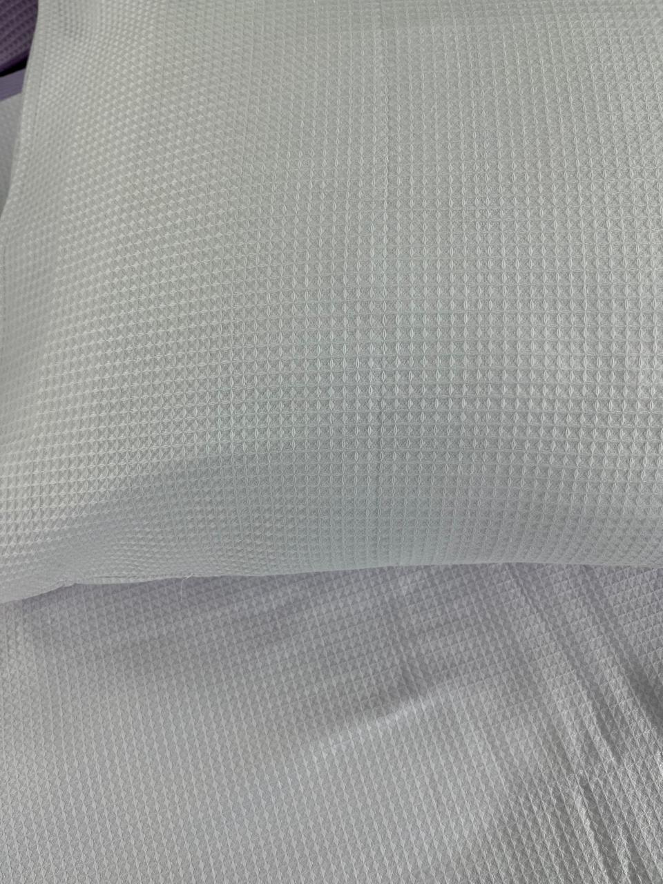 Pique coverlet